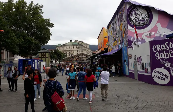 Ambiente de fiestas en Aste Nagusia de Bilbao